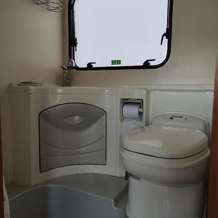 Kemping Camping Car Tout Equipe Non Roulant *
