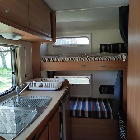 Camping Car Tout Equipe Non Roulant
